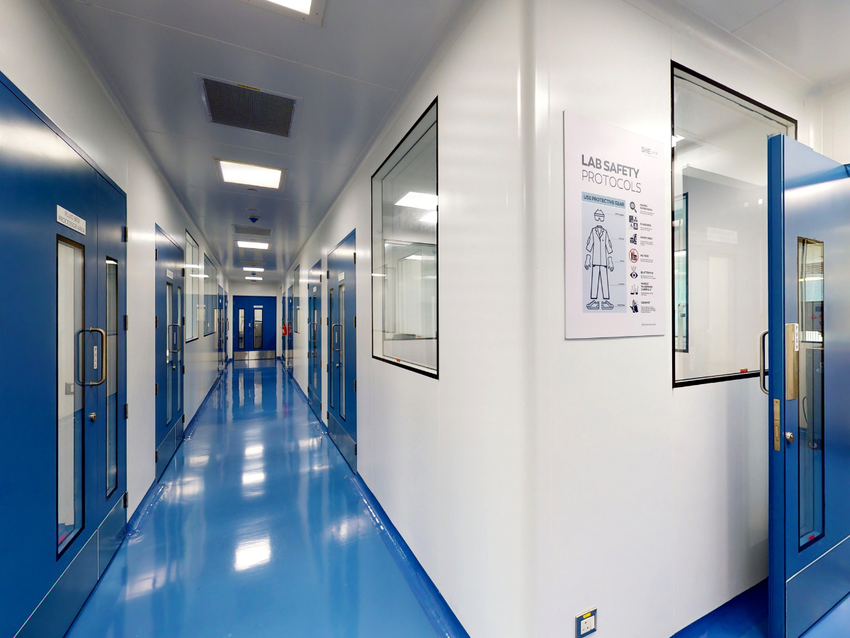 Hallway Lab - Biopharma Company - Turnkey laboratory construction by ScienceByDesign